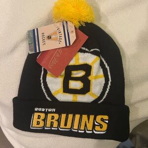 Mitchell & Ness Boston Bruins Kids Beanie - Black and Yellow